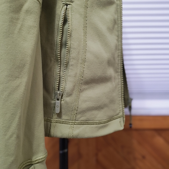 *RARE color find* Lululemon define funnel neck jacket size 8 - Picture 5 of 7